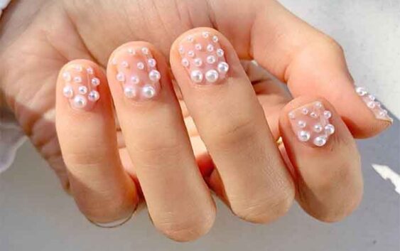 Pearl nail art: the 8 trends to adopt urgently